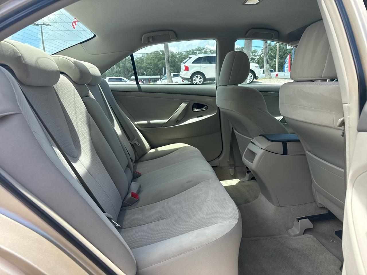 Toyota Camry 4dr Sdn I4 Man LE (Natl) 2011