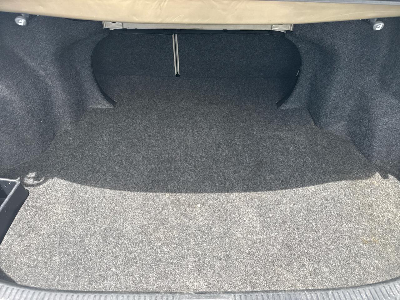 Toyota Camry 4dr Sdn I4 Man LE (Natl) 2011