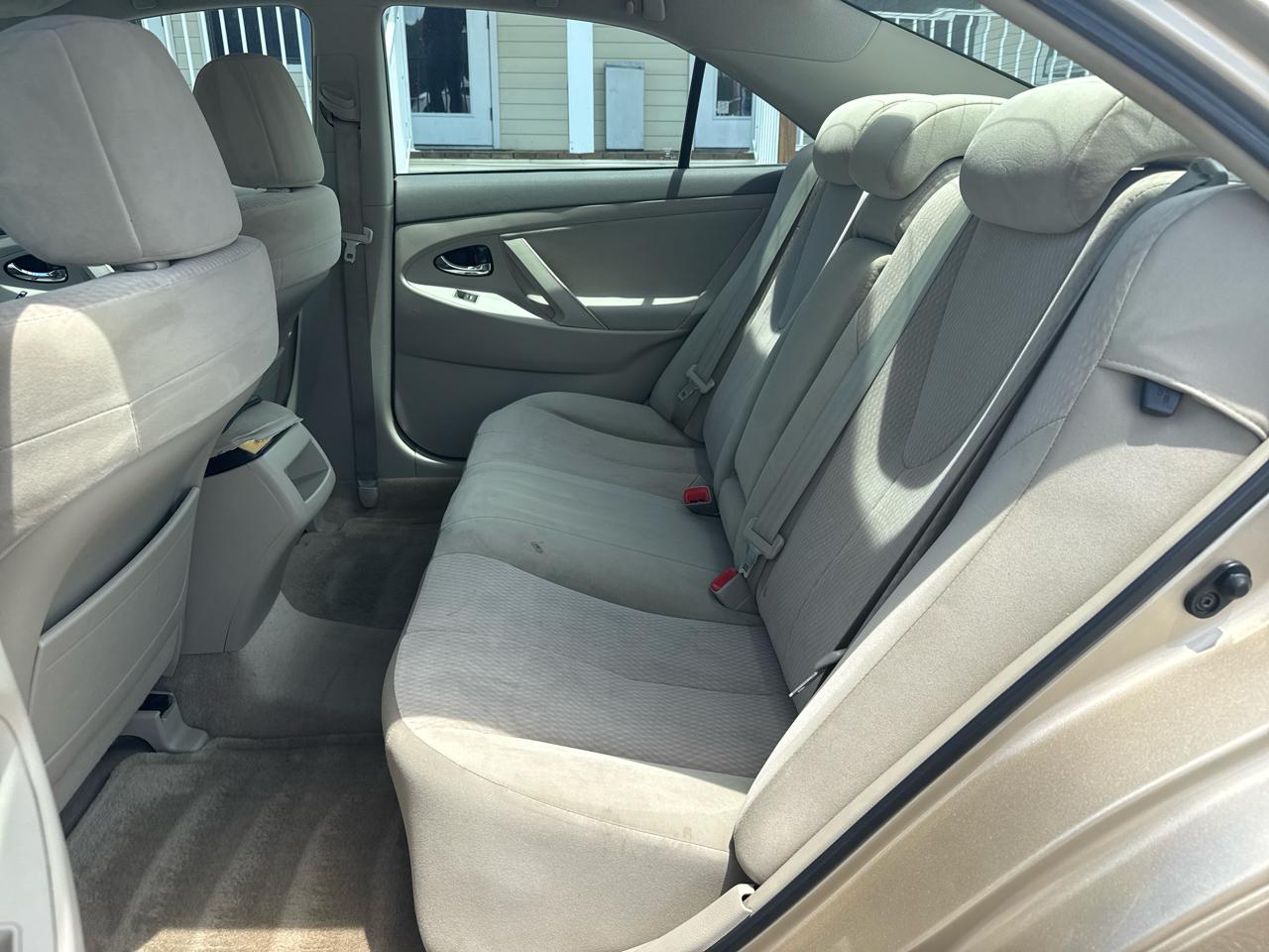 Toyota Camry 4dr Sdn I4 Man LE (Natl) 2011