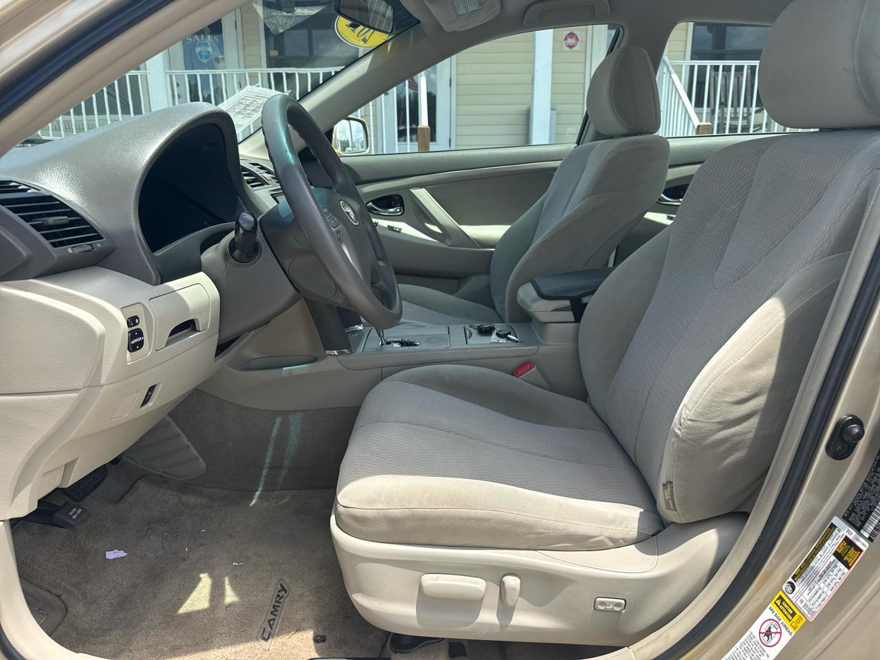 Toyota Camry 4dr Sdn I4 Man LE (Natl) 2011