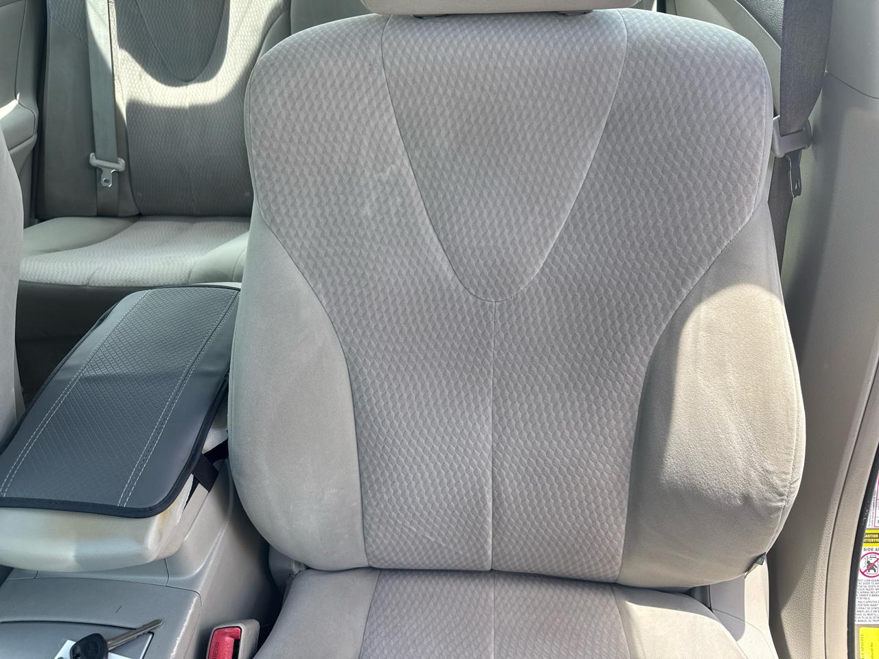 Toyota Camry 4dr Sdn I4 Man LE (Natl) 2011
