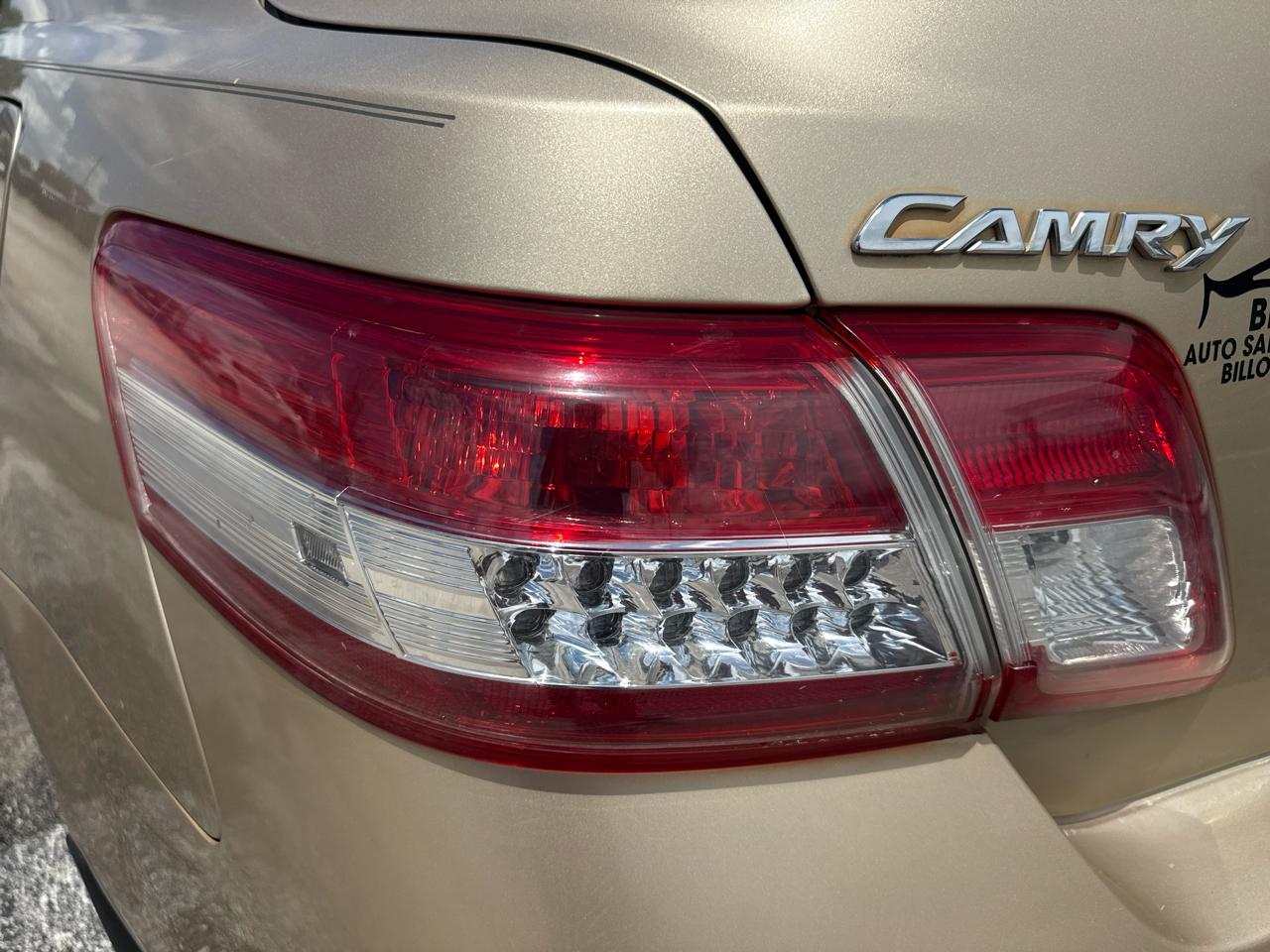 Toyota Camry 4dr Sdn I4 Man LE (Natl) 2011