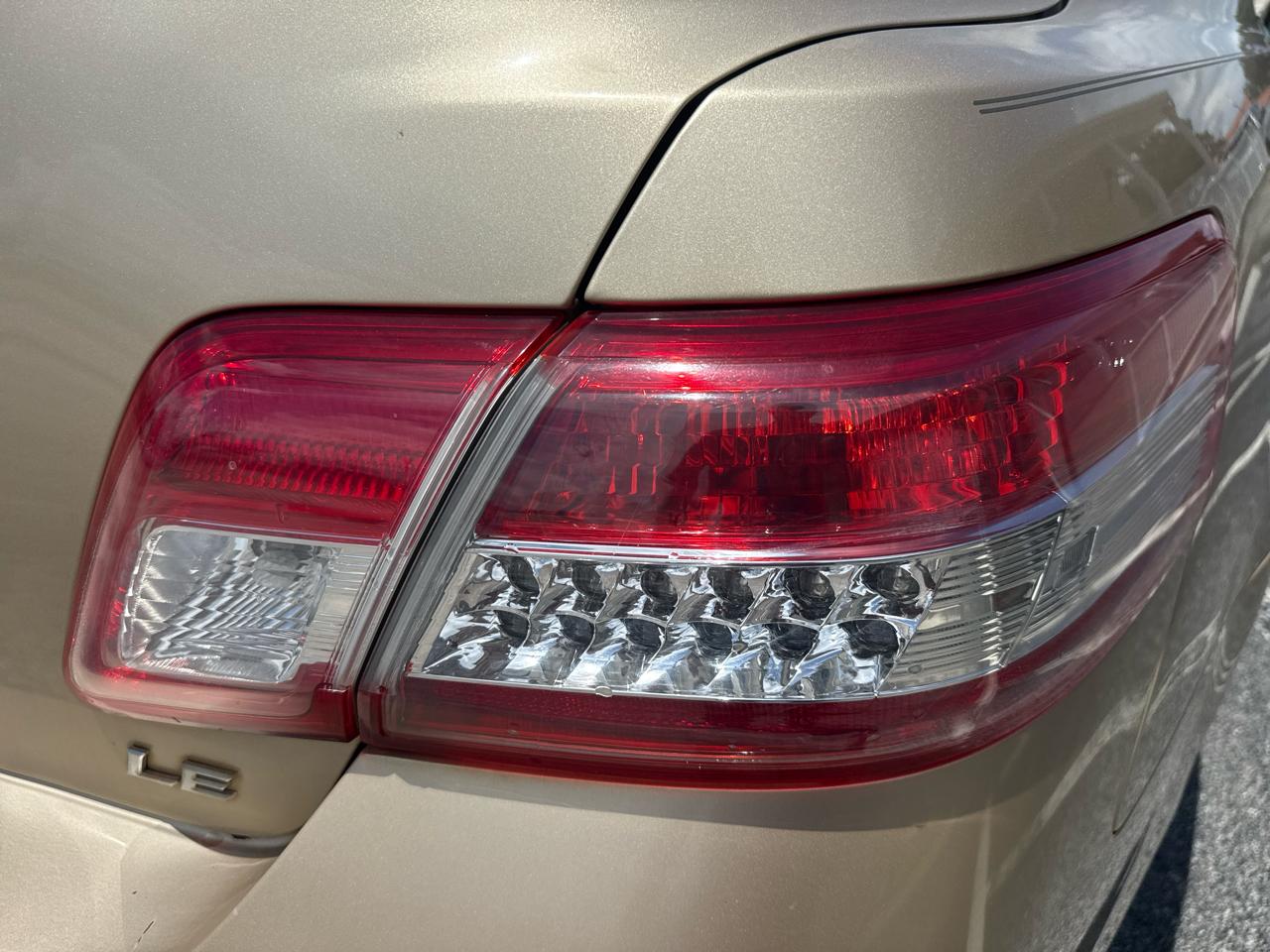 Toyota Camry 4dr Sdn I4 Man LE (Natl) 2011