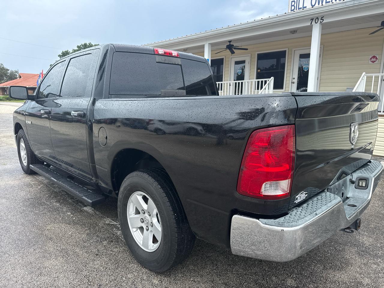 Dodge Ram 1500 2WD Crew Cab 140.5" SLT 2010