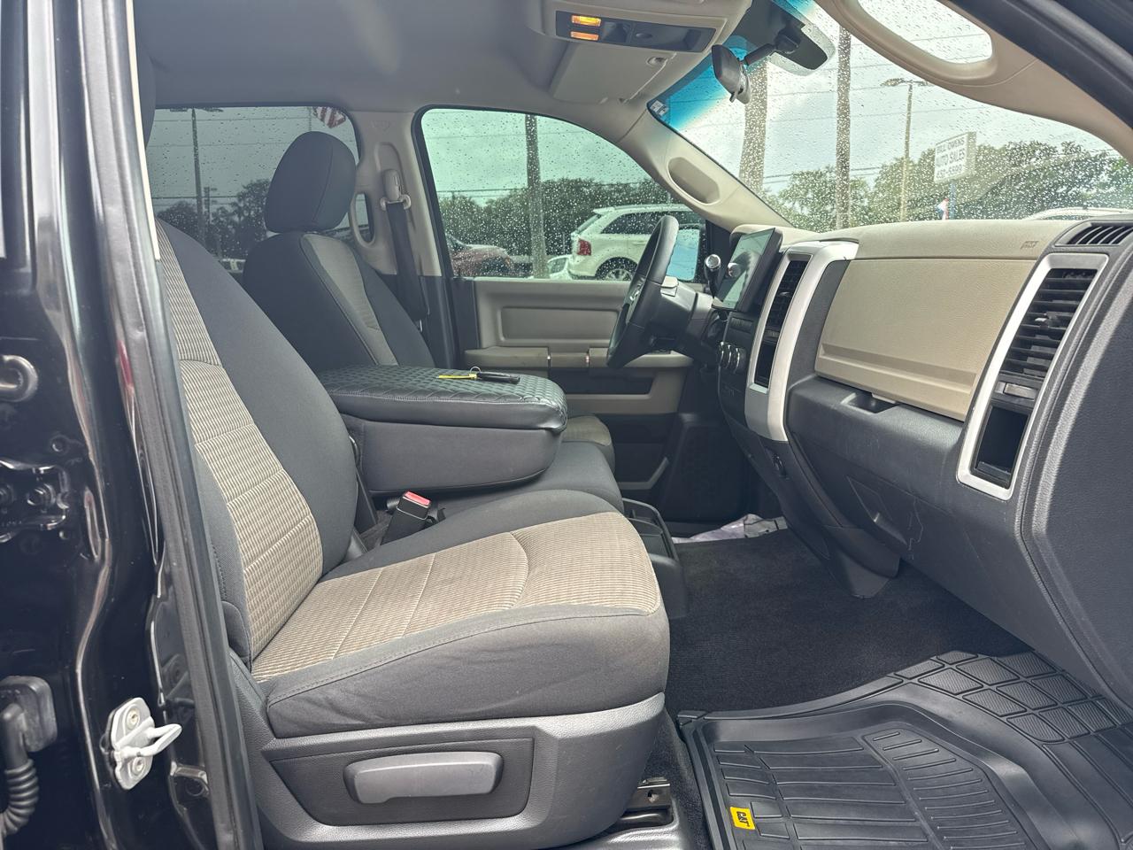 Dodge Ram 1500 2WD Crew Cab 140.5" SLT 2010