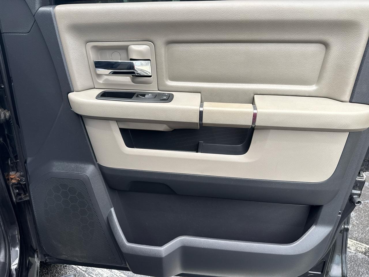 Dodge Ram 1500 2WD Crew Cab 140.5" SLT 2010