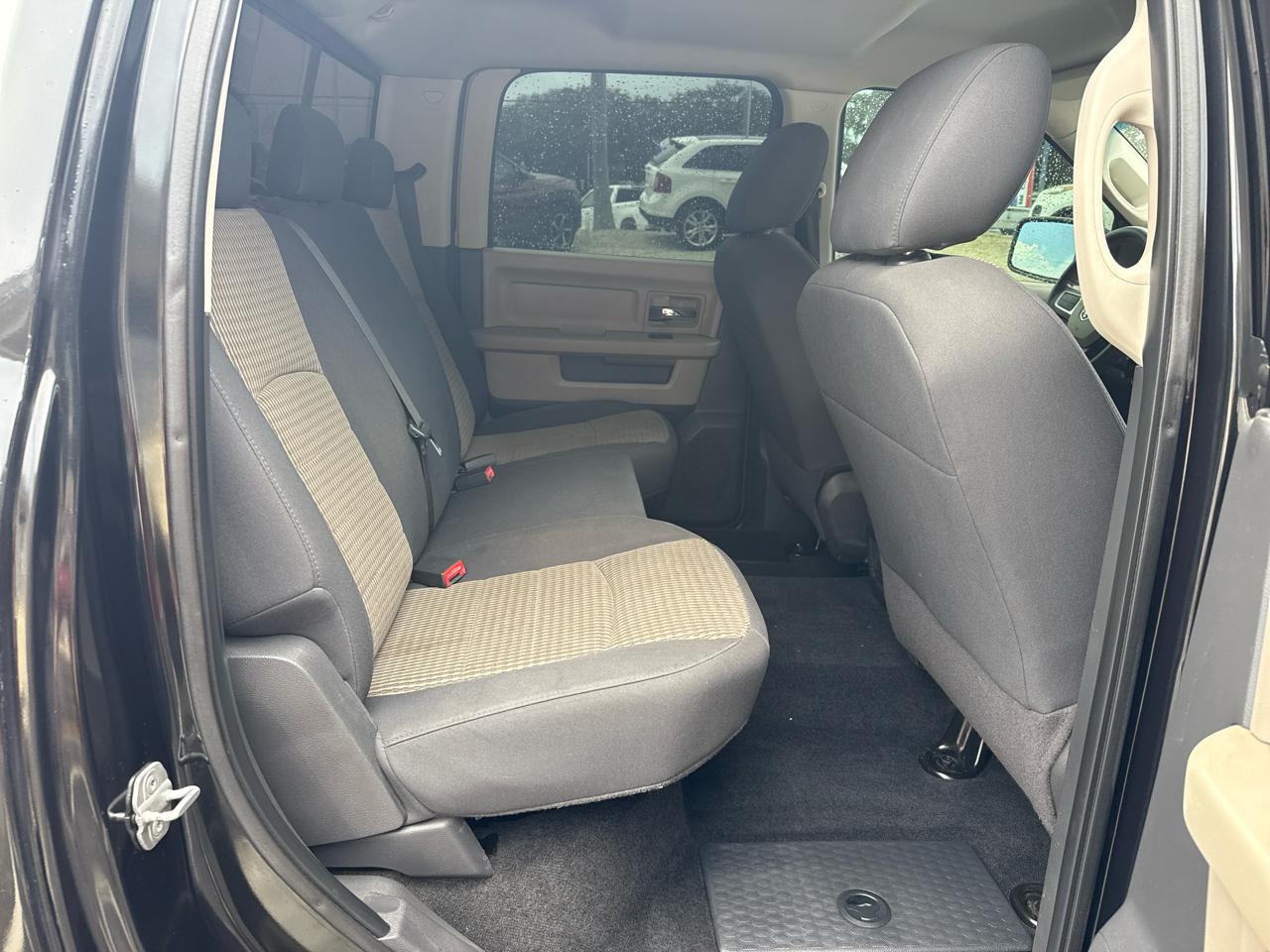 Dodge Ram 1500 2WD Crew Cab 140.5" SLT 2010