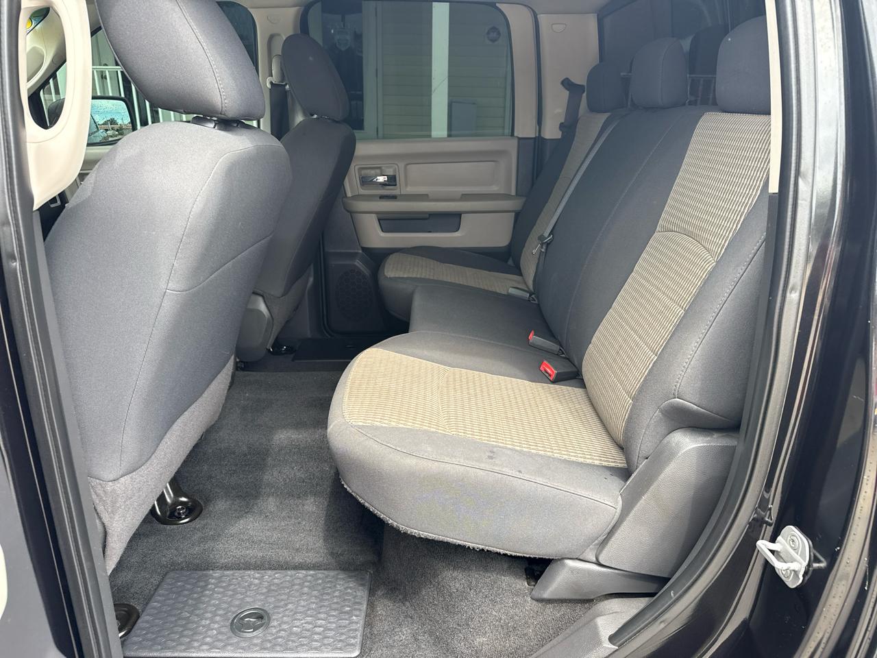 Dodge Ram 1500 2WD Crew Cab 140.5" SLT 2010