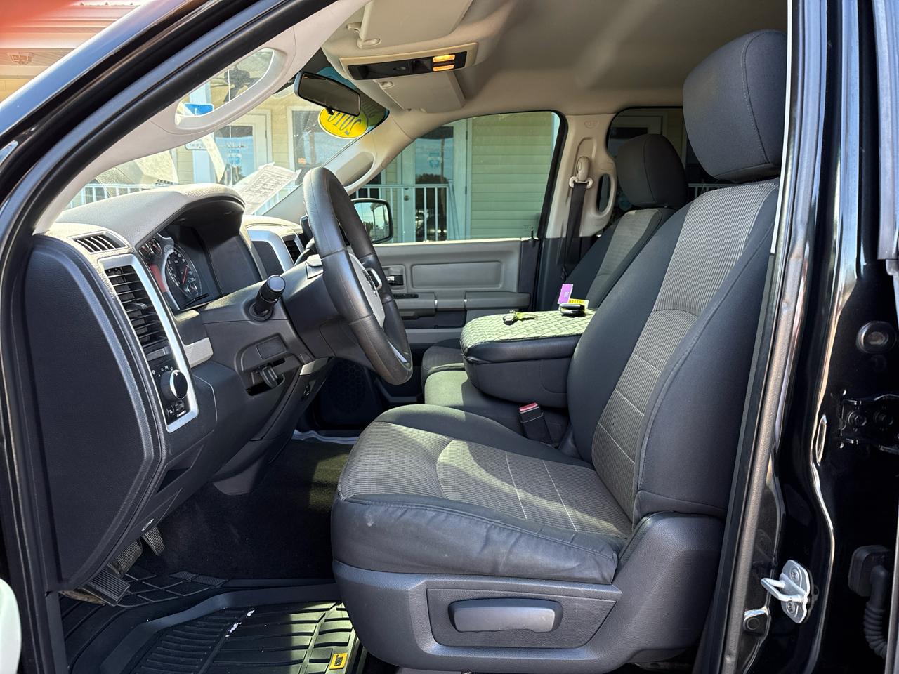 Dodge Ram 1500 2WD Crew Cab 140.5" SLT 2010