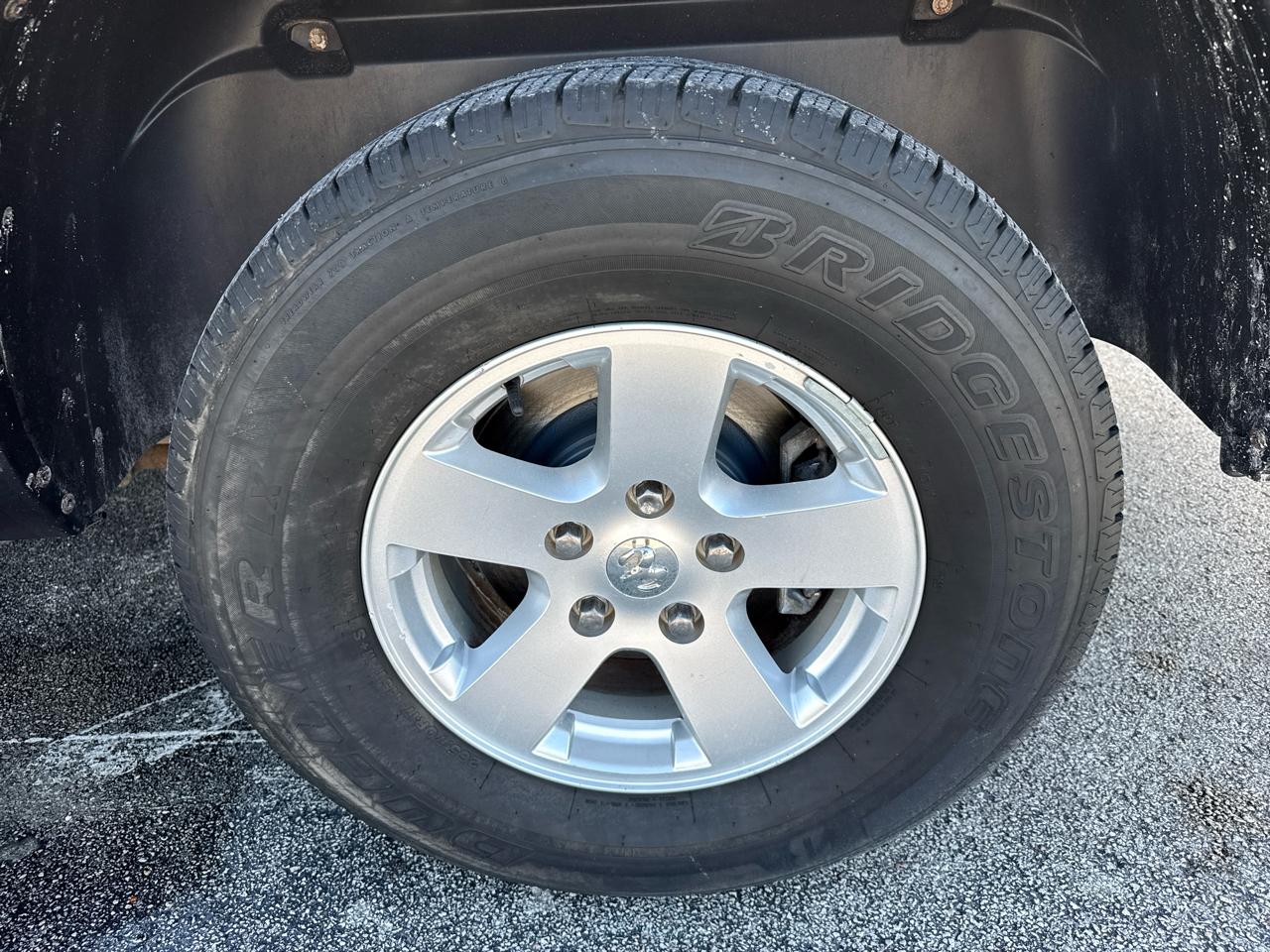 Dodge Ram 1500 2WD Crew Cab 140.5" SLT 2010