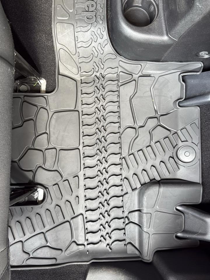 Jeep Wrangler Unlimited 4WD 4dr Willys Wheeler 2015