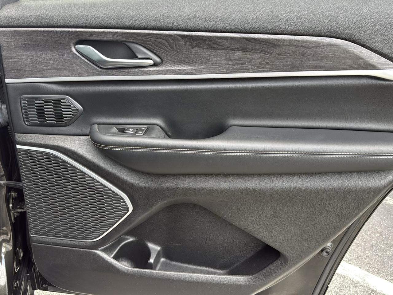 Jeep Grand Cherokee L Limited 4x2 2021