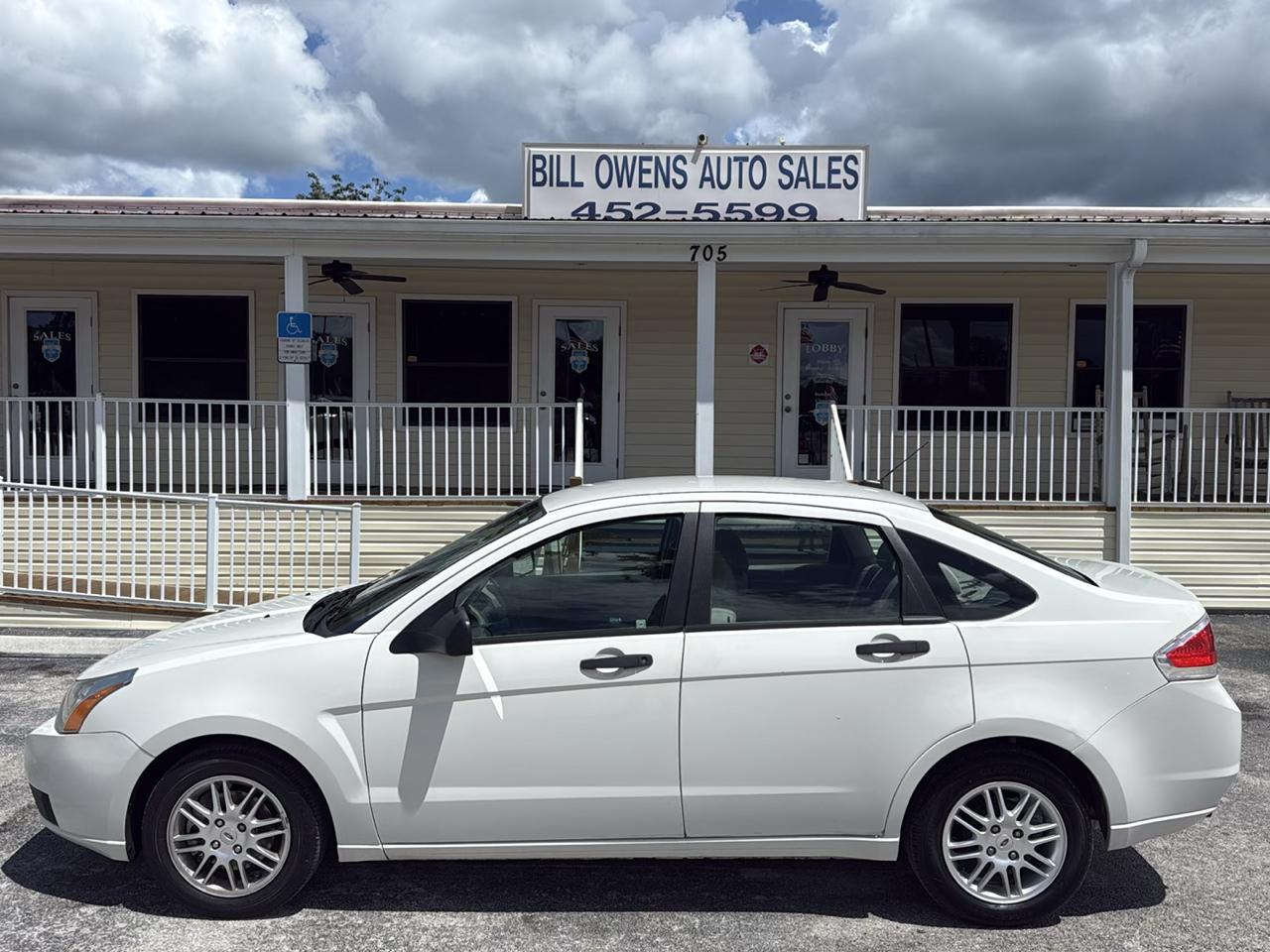 Ford Focus 4dr Sdn SE 2011