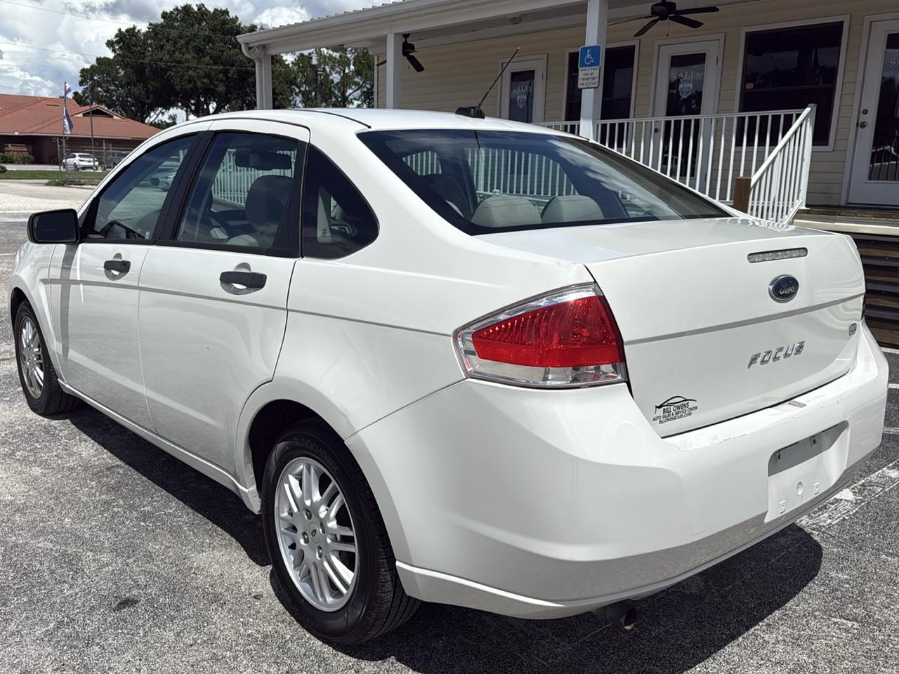 Ford Focus 4dr Sdn SE 2011