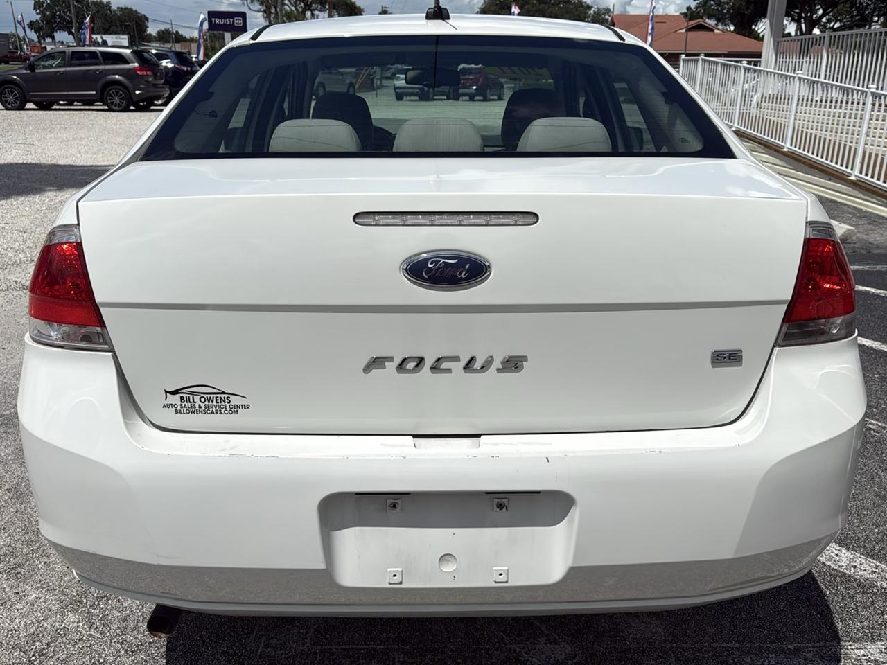 Ford Focus 4dr Sdn SE 2011