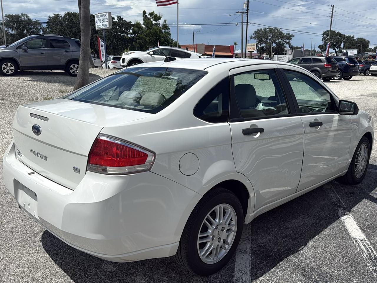 Ford Focus 4dr Sdn SE 2011