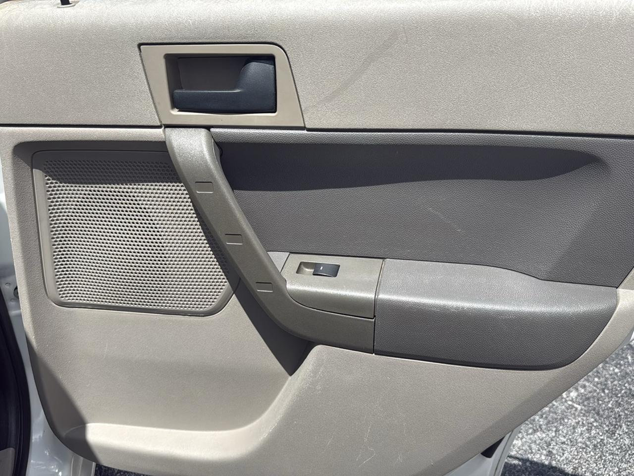 Ford Focus 4dr Sdn SE 2011