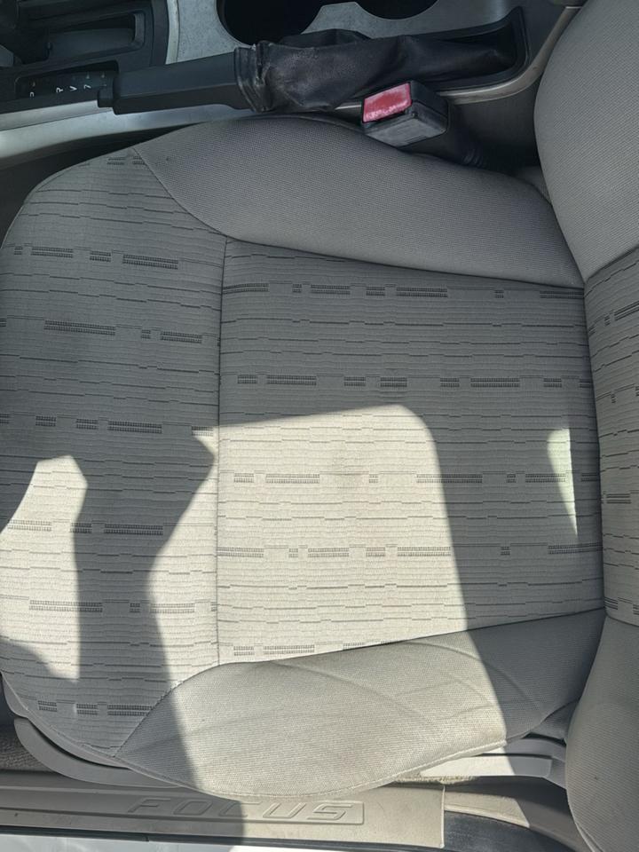 Ford Focus 4dr Sdn SE 2011