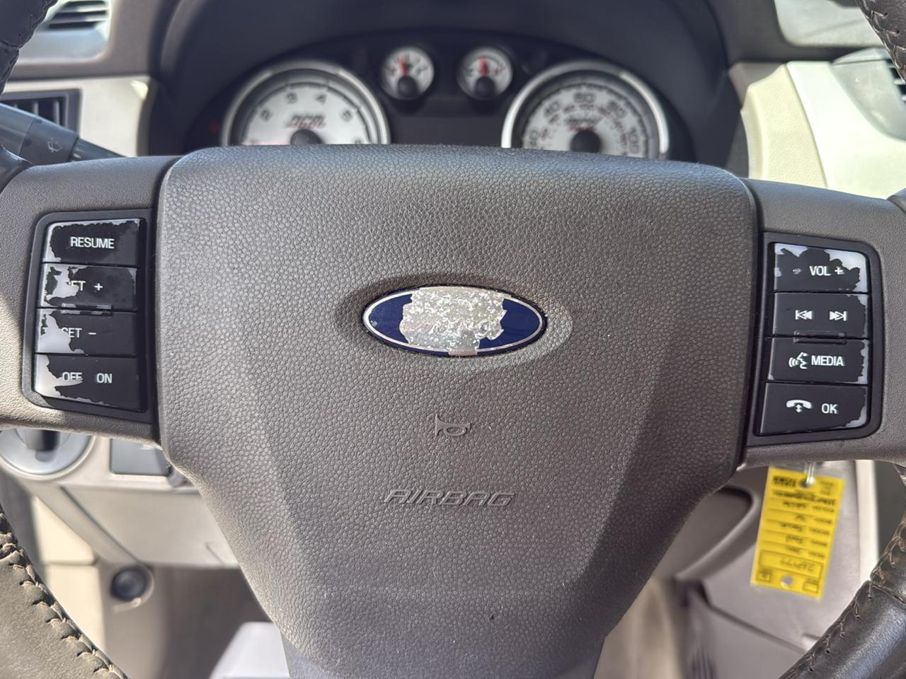 Ford Focus 4dr Sdn SE 2011