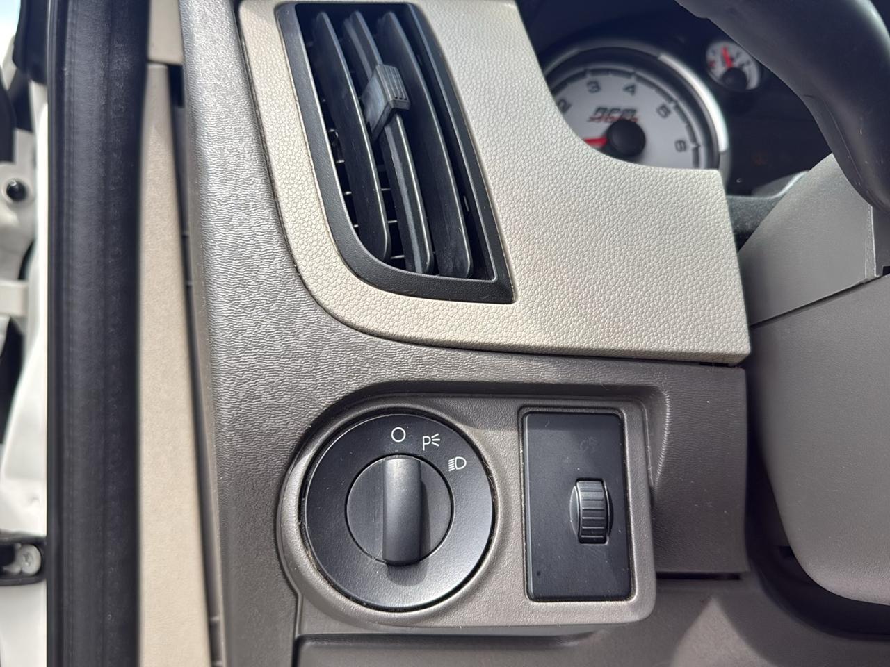 Ford Focus 4dr Sdn SE 2011