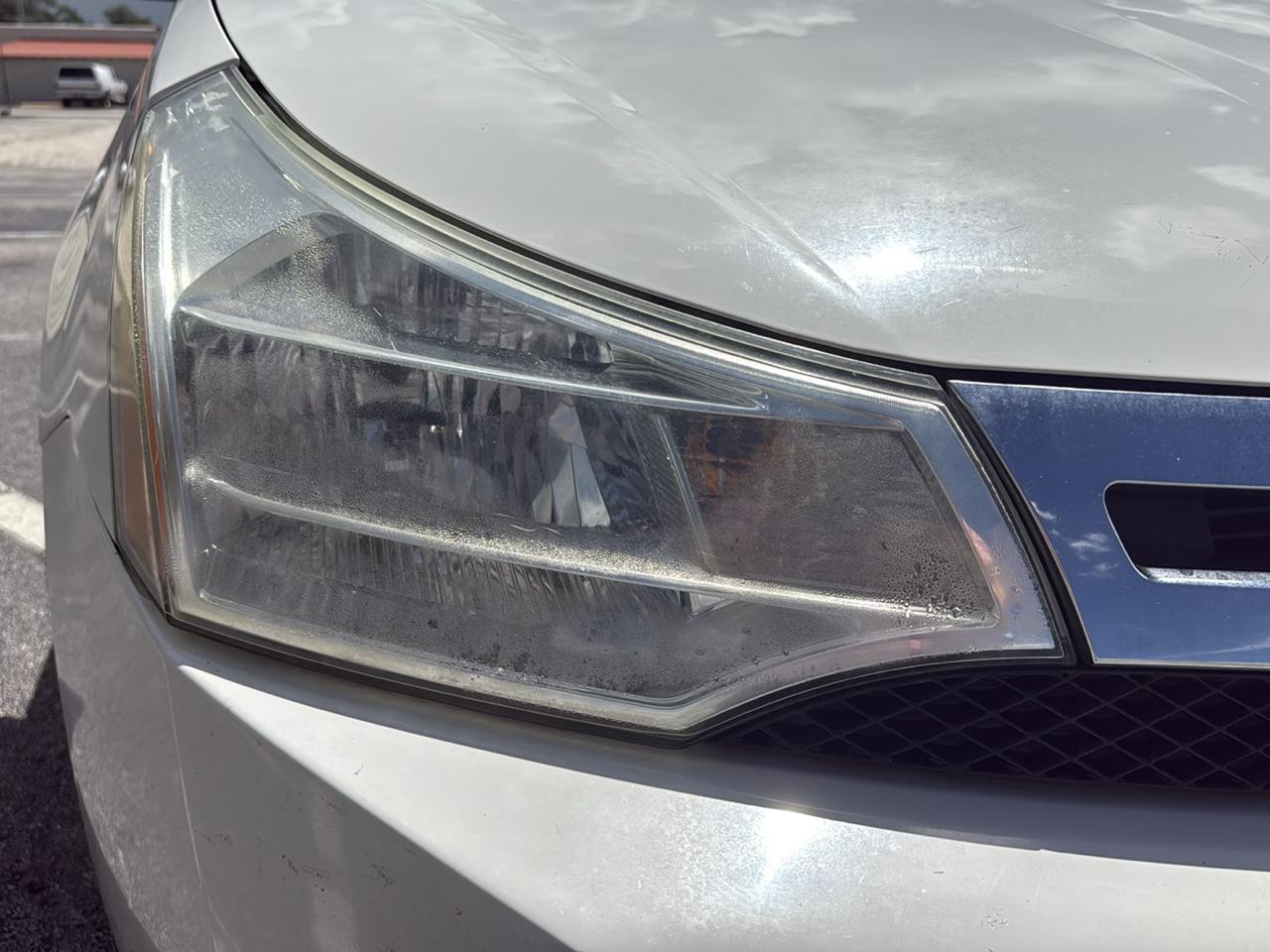 Ford Focus 4dr Sdn SE 2011
