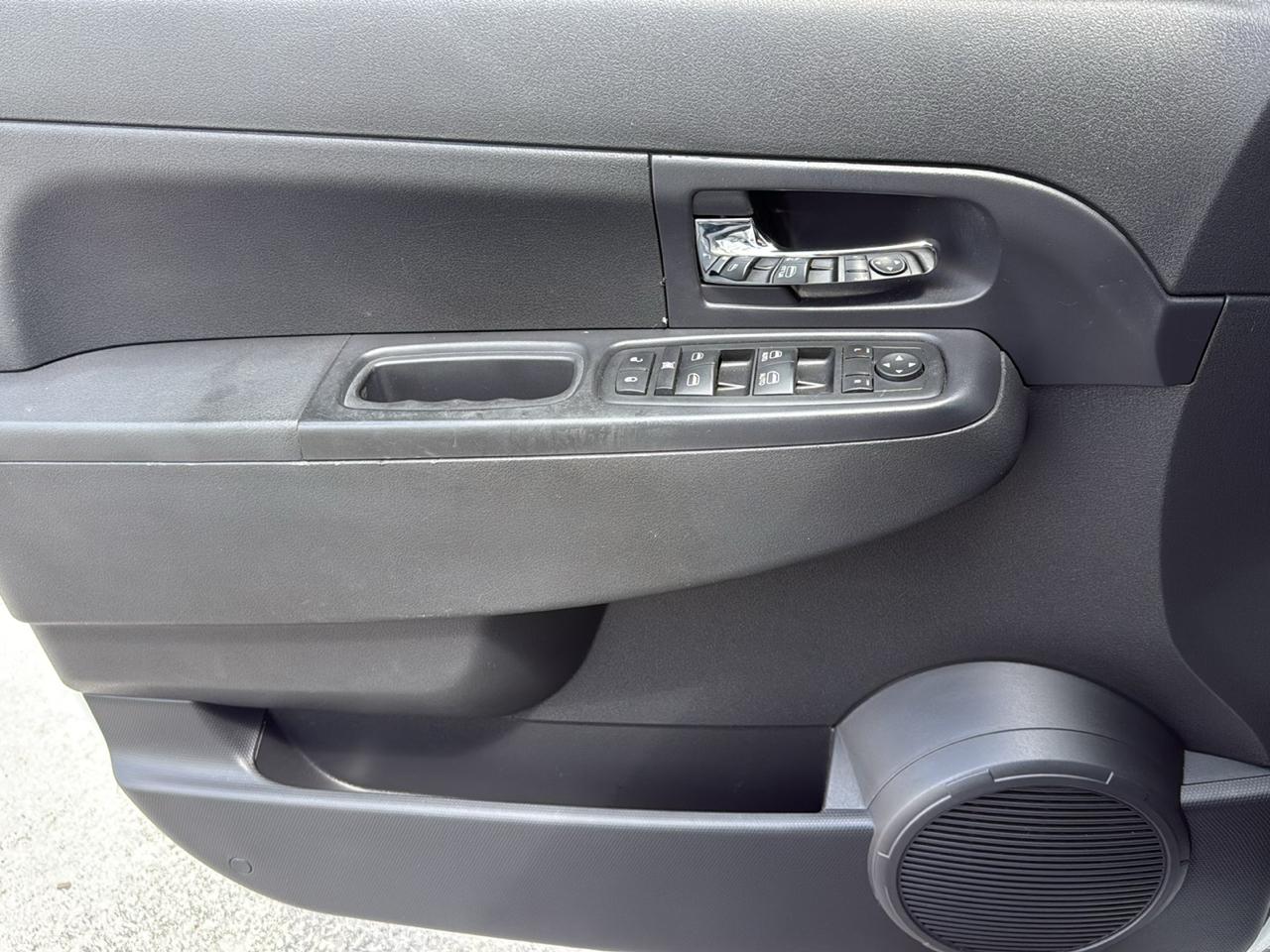Jeep Liberty RWD 4dr Sport Latitude 2012