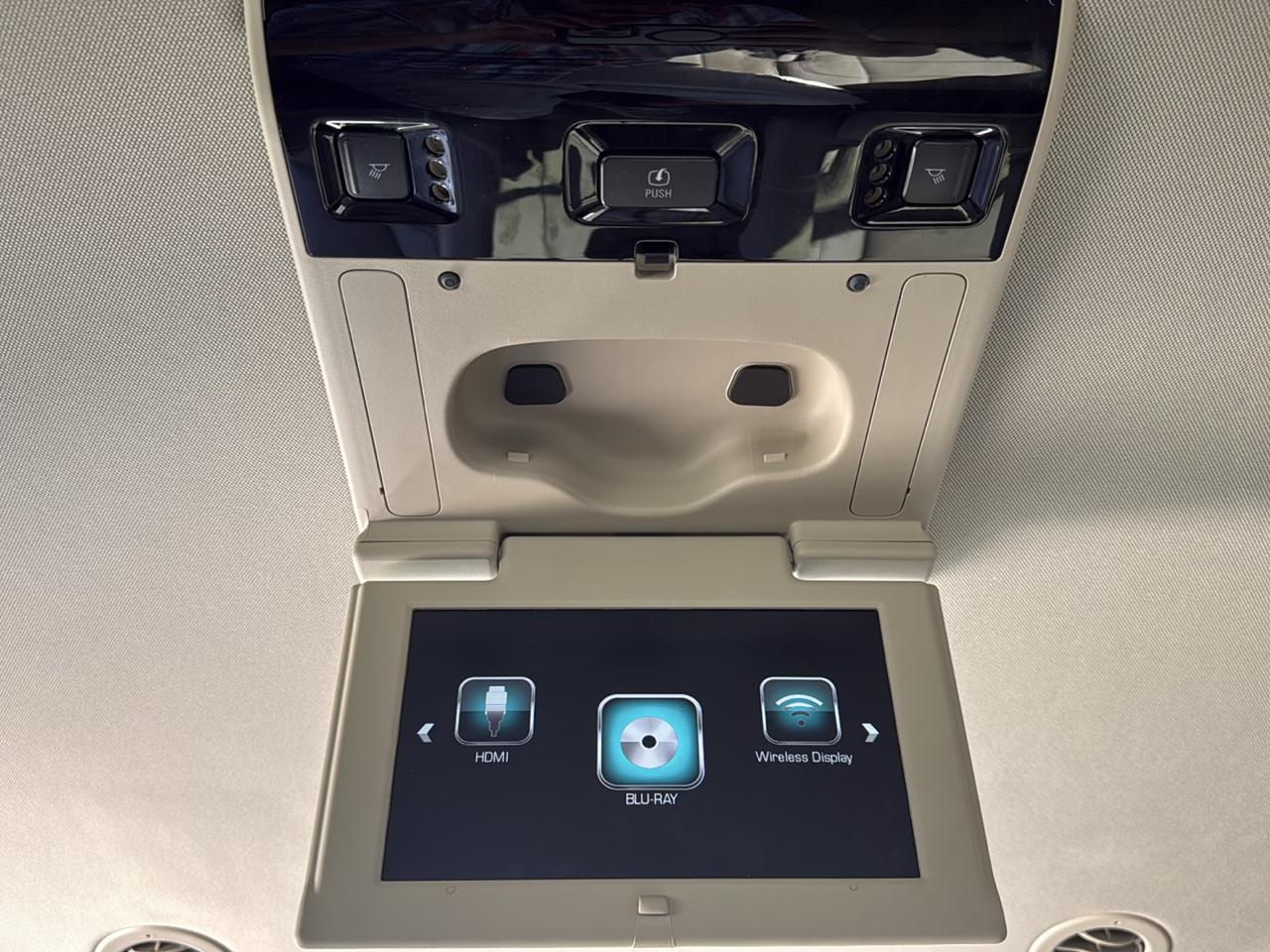 Chevrolet Suburban 2WD 4dr Premier 2020