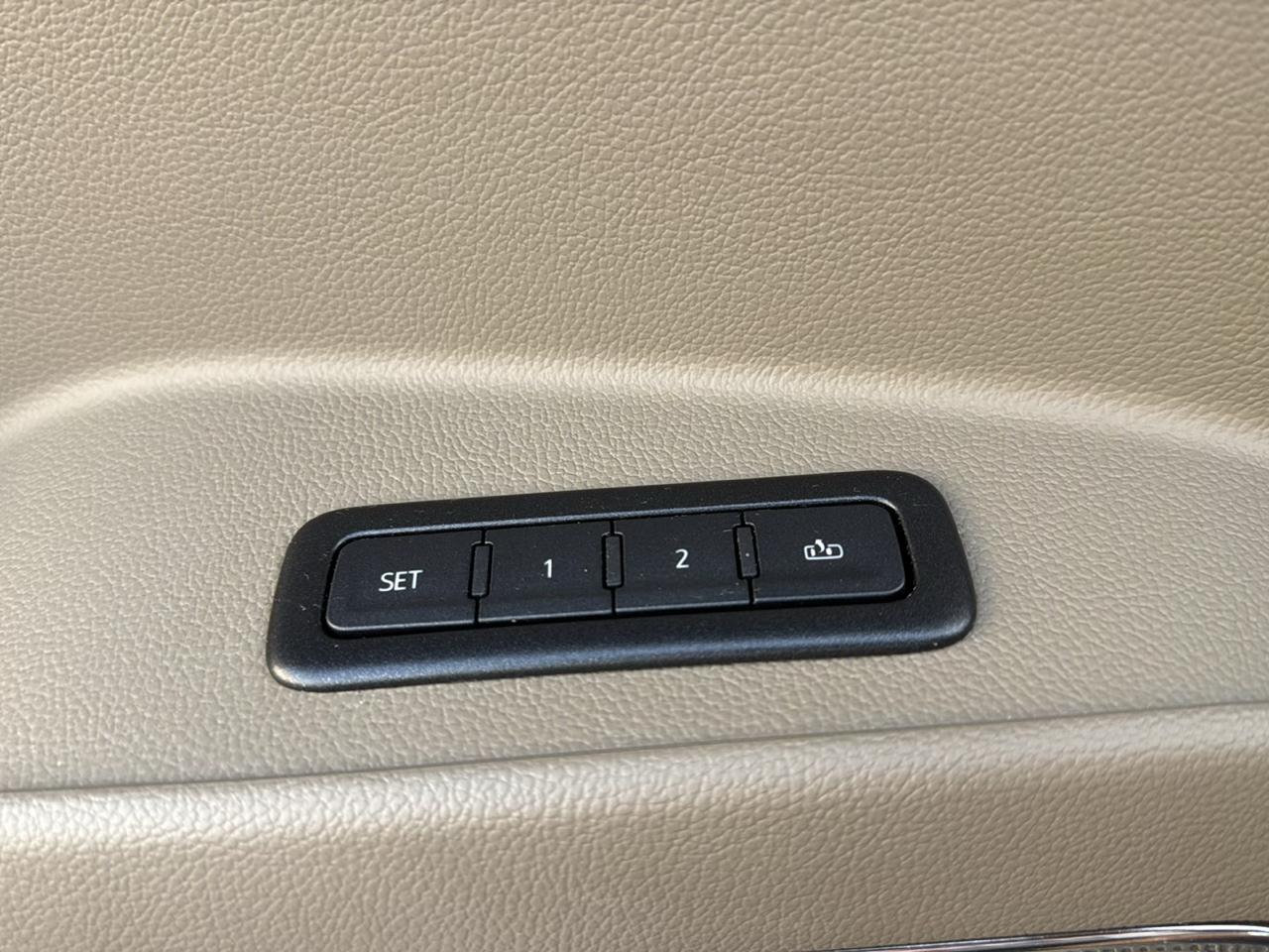Chevrolet Suburban 2WD 4dr Premier 2020