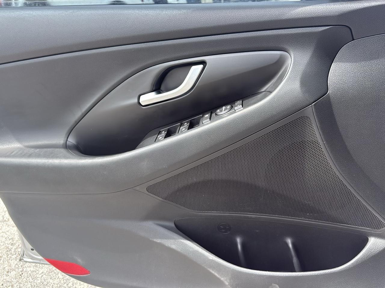 Hyundai Elantra GT Auto 2019