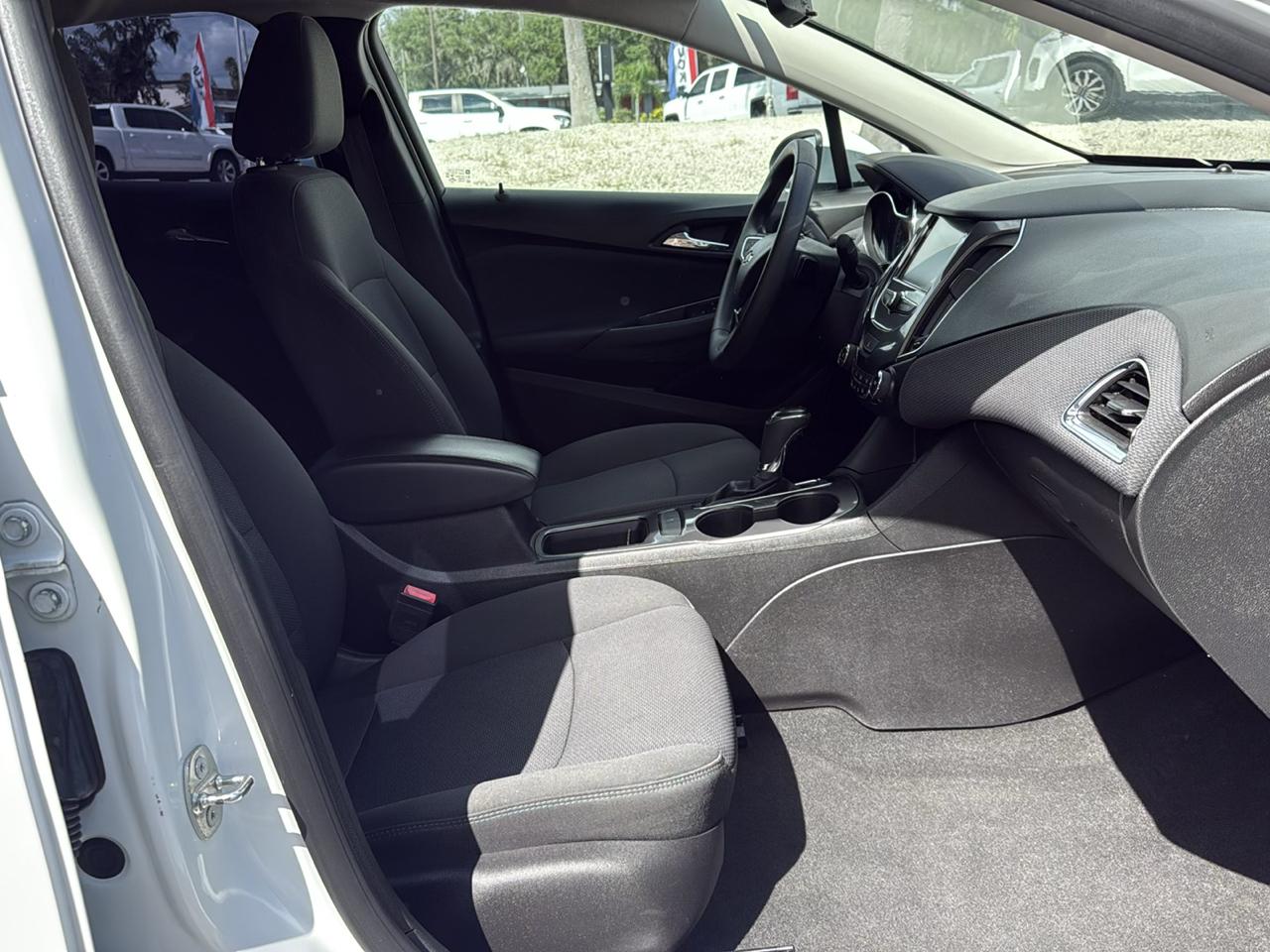 Chevrolet Cruze 4dr HB 1.4L LT w/1SD 2017