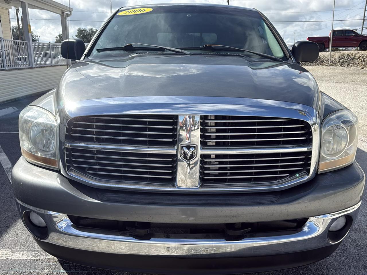 Dodge Ram 1500 4dr Quad Cab 140.5 4WD SLT 2006