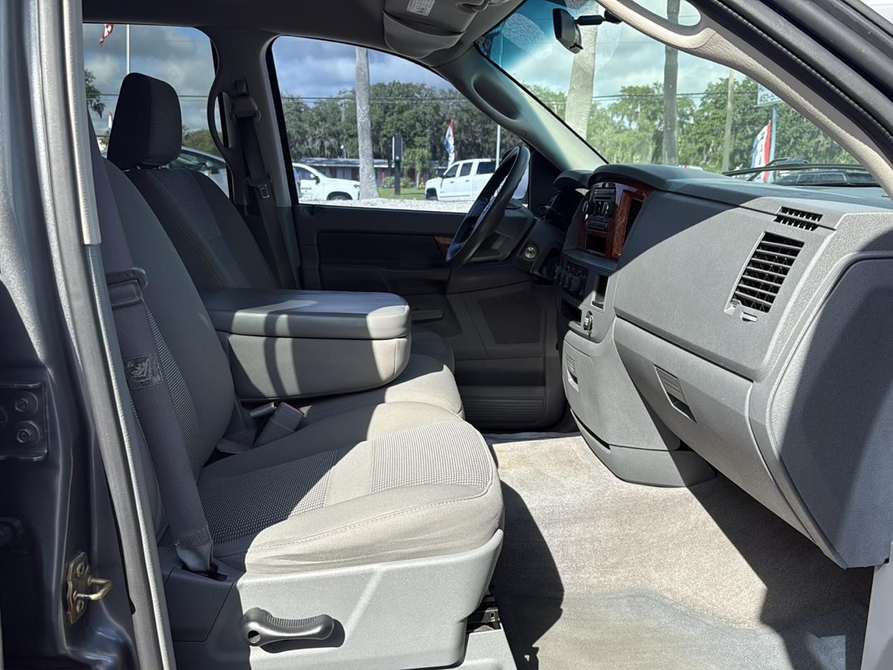 Dodge Ram 1500 4dr Quad Cab 140.5 4WD SLT 2006