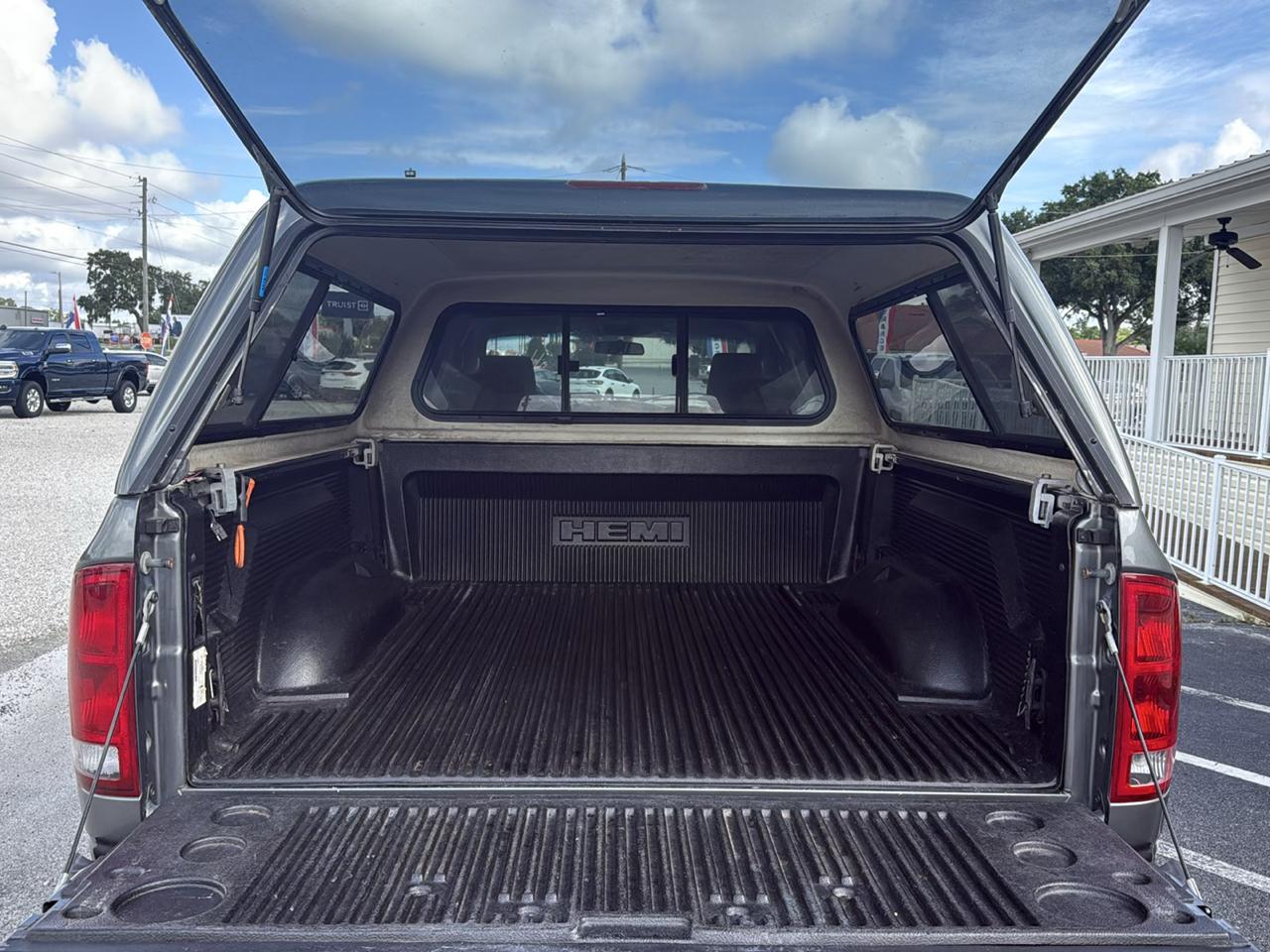 Dodge Ram 1500 4dr Quad Cab 140.5 4WD SLT 2006