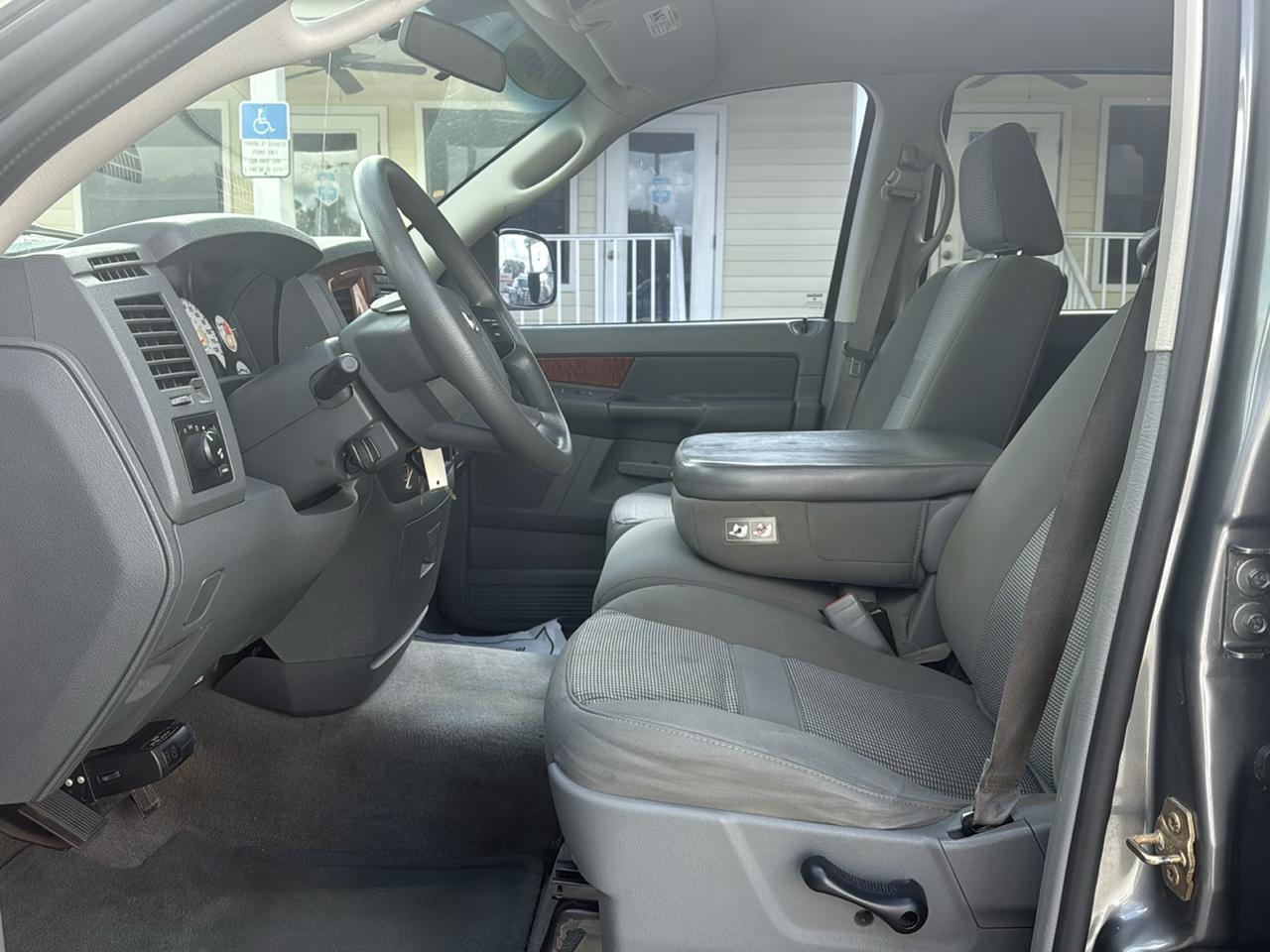Dodge Ram 1500 4dr Quad Cab 140.5 4WD SLT 2006
