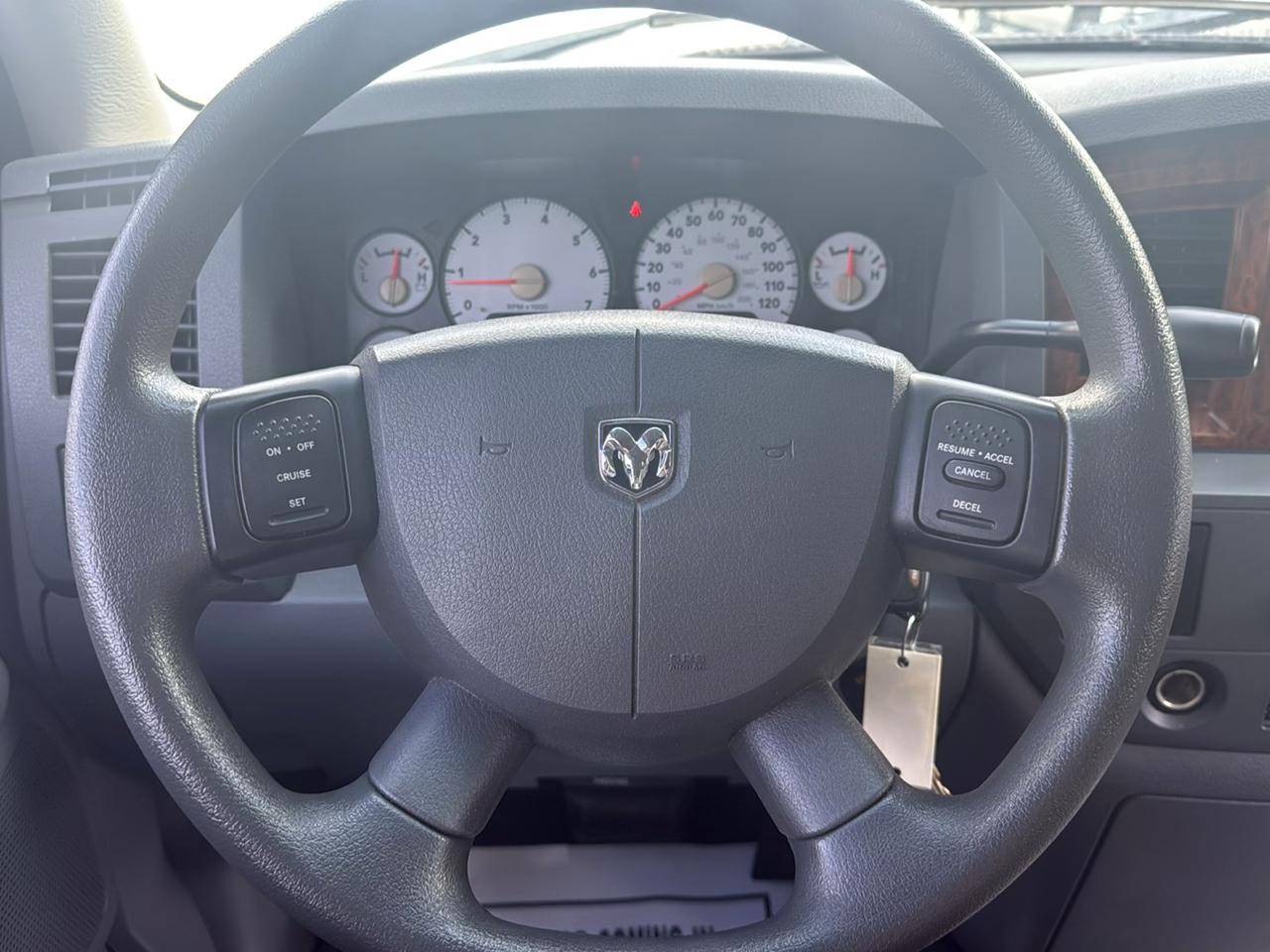 Dodge Ram 1500 4dr Quad Cab 140.5 4WD SLT 2006