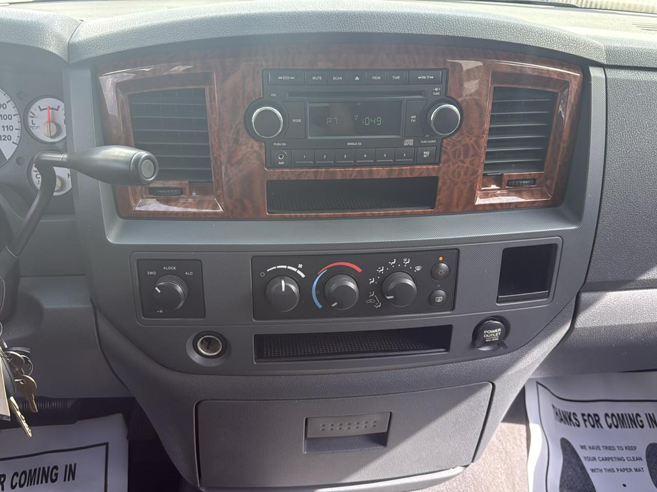 Dodge Ram 1500 4dr Quad Cab 140.5 4WD SLT 2006