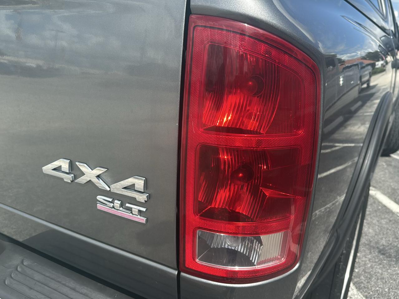 Dodge Ram 1500 4dr Quad Cab 140.5 4WD SLT 2006