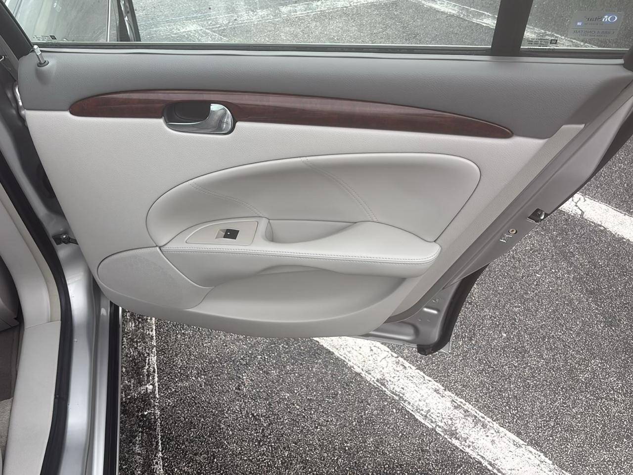 Buick Lucerne 4dr Sdn V6 CXL 2007