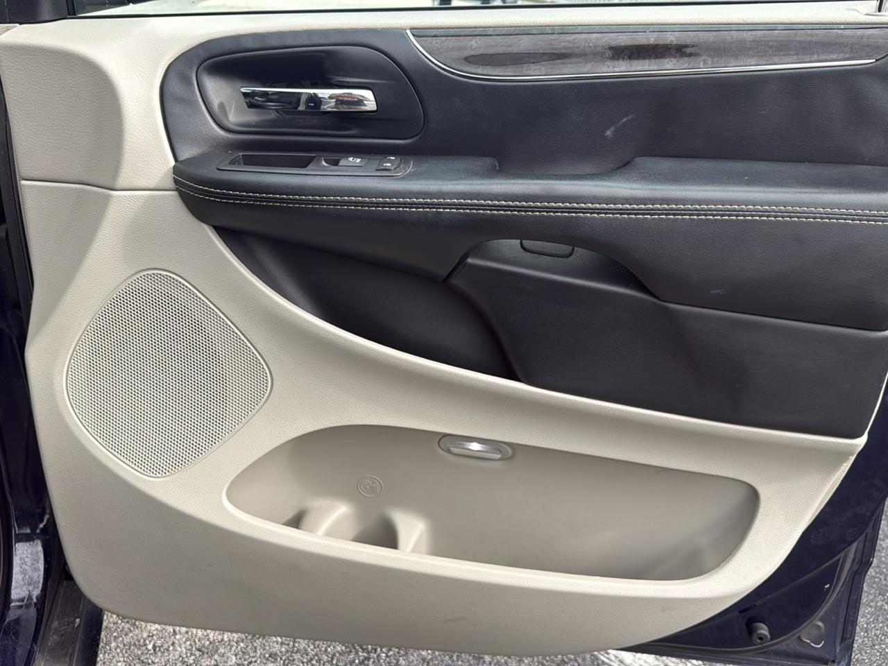 Chrysler Town & Country 4dr Wgn Touring 2016