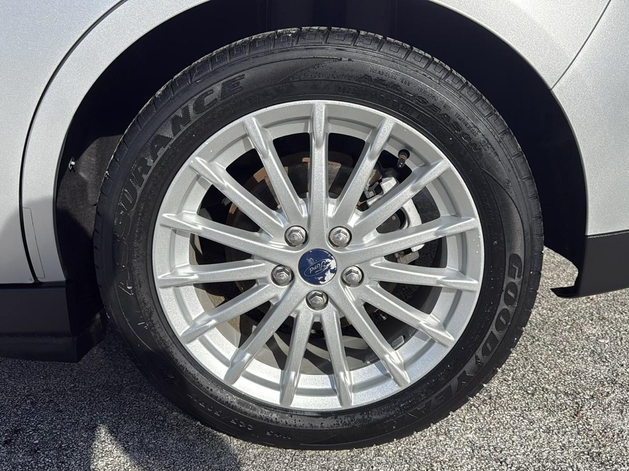 Ford Fusion Hybrid SE FWD 2019