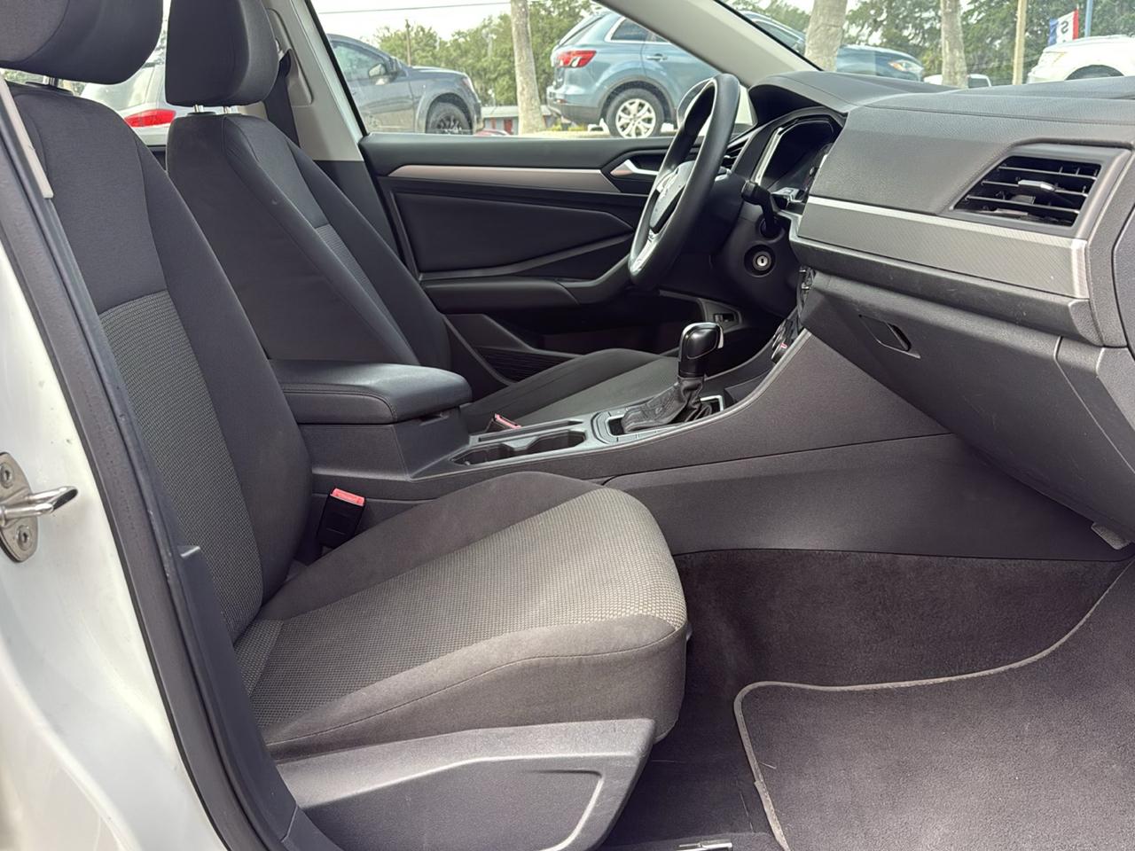 Volkswagen Jetta R-Line Auto w/SULEV 2019