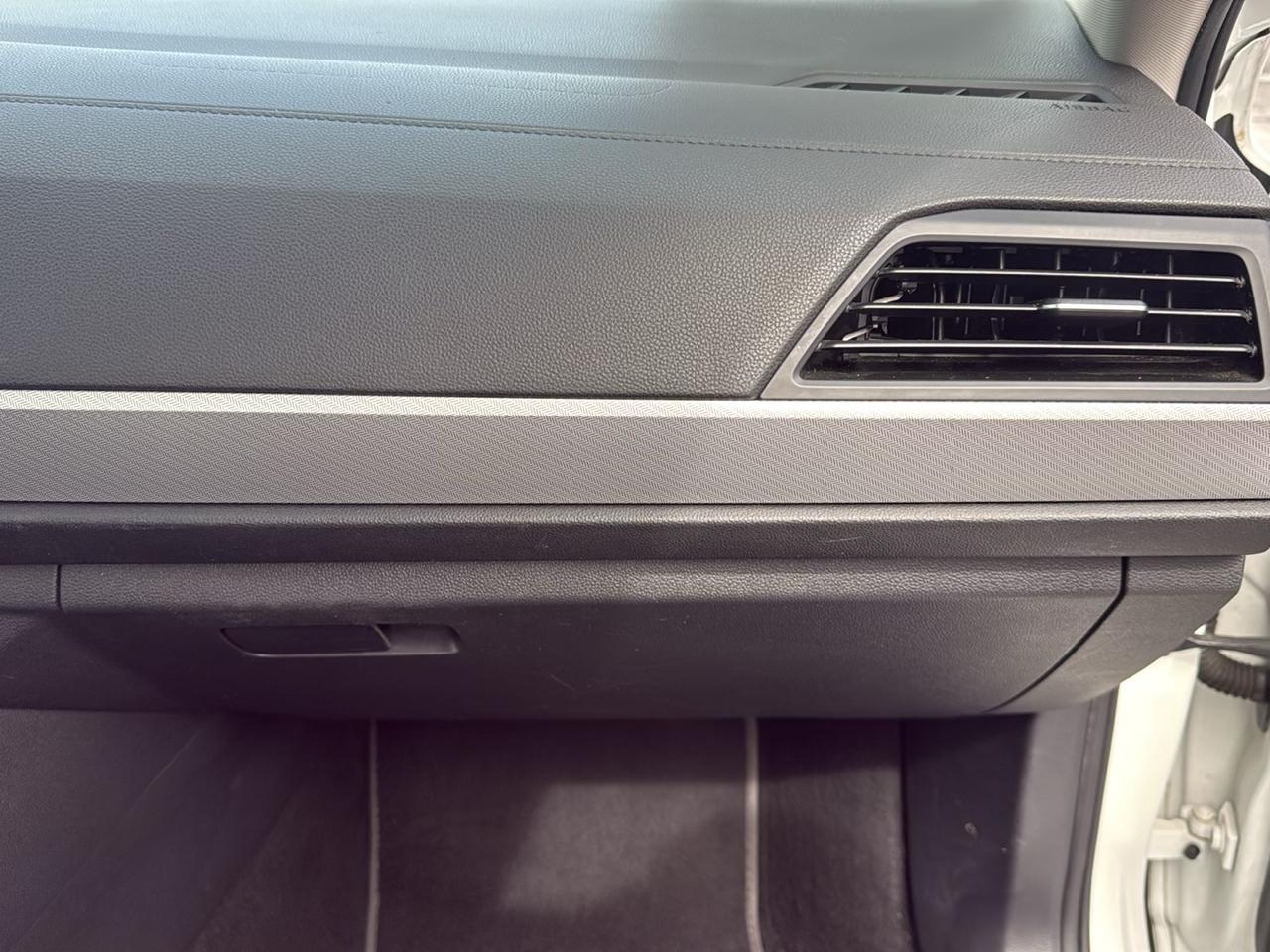 Volkswagen Jetta R-Line Auto w/SULEV 2019