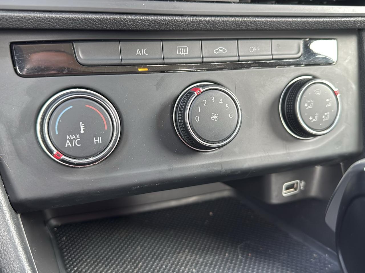 Volkswagen Jetta R-Line Auto w/SULEV 2019