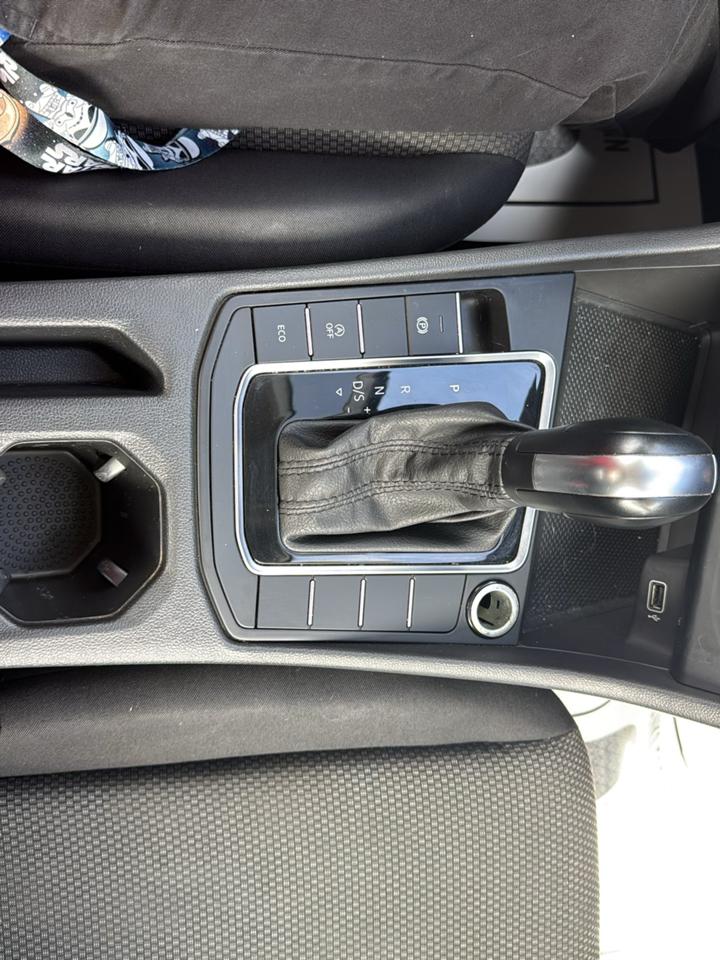 Volkswagen Jetta R-Line Auto w/SULEV 2019
