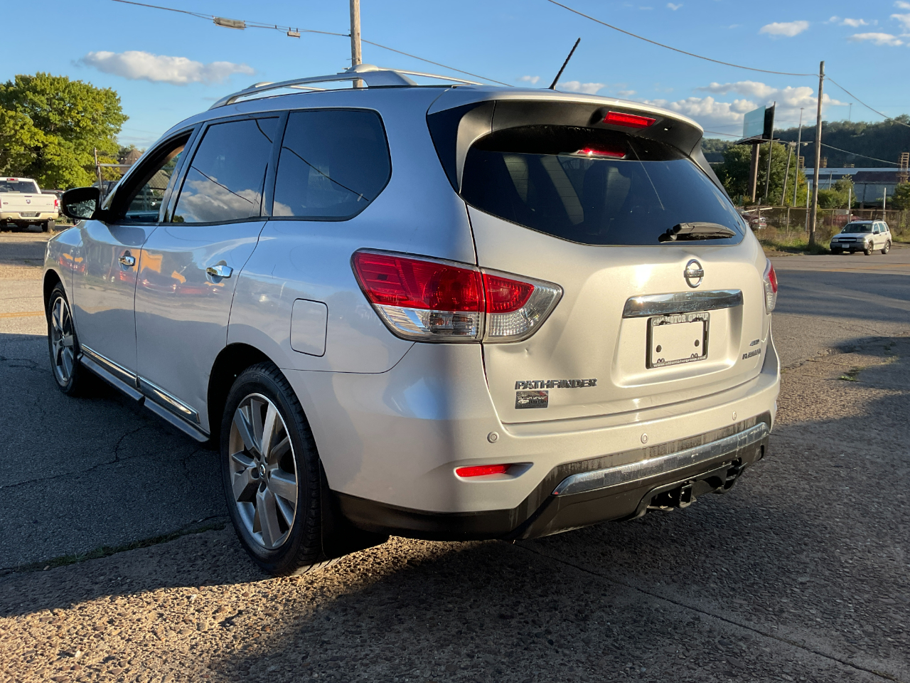 2014 Nissan Pathfinder Platinum photo 4