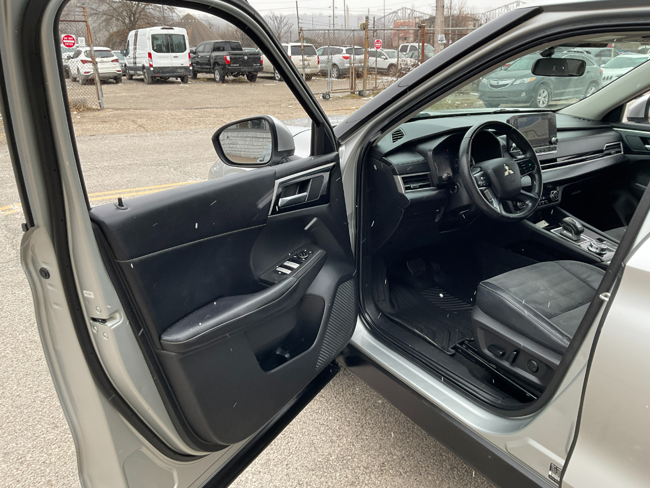 Mitsubishi Outlander SE 2022