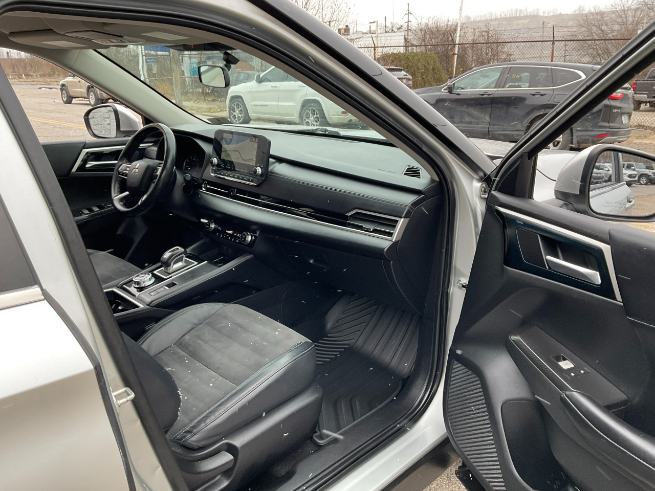 Mitsubishi Outlander SE 2022