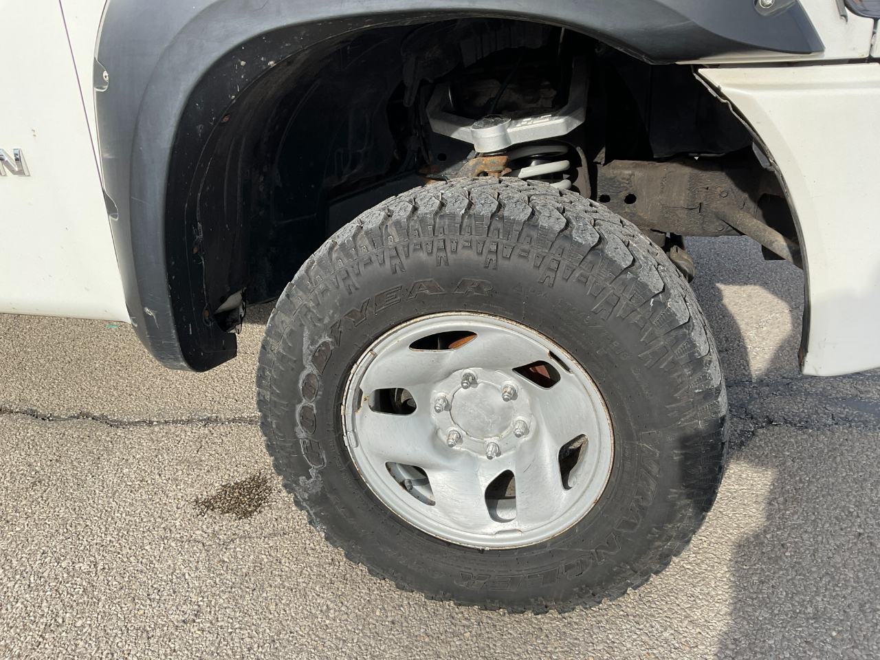 Nissan Titan XE Crew Cab 4WD 2005