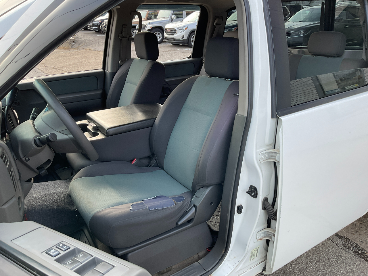 Nissan Titan XE Crew Cab 4WD 2005