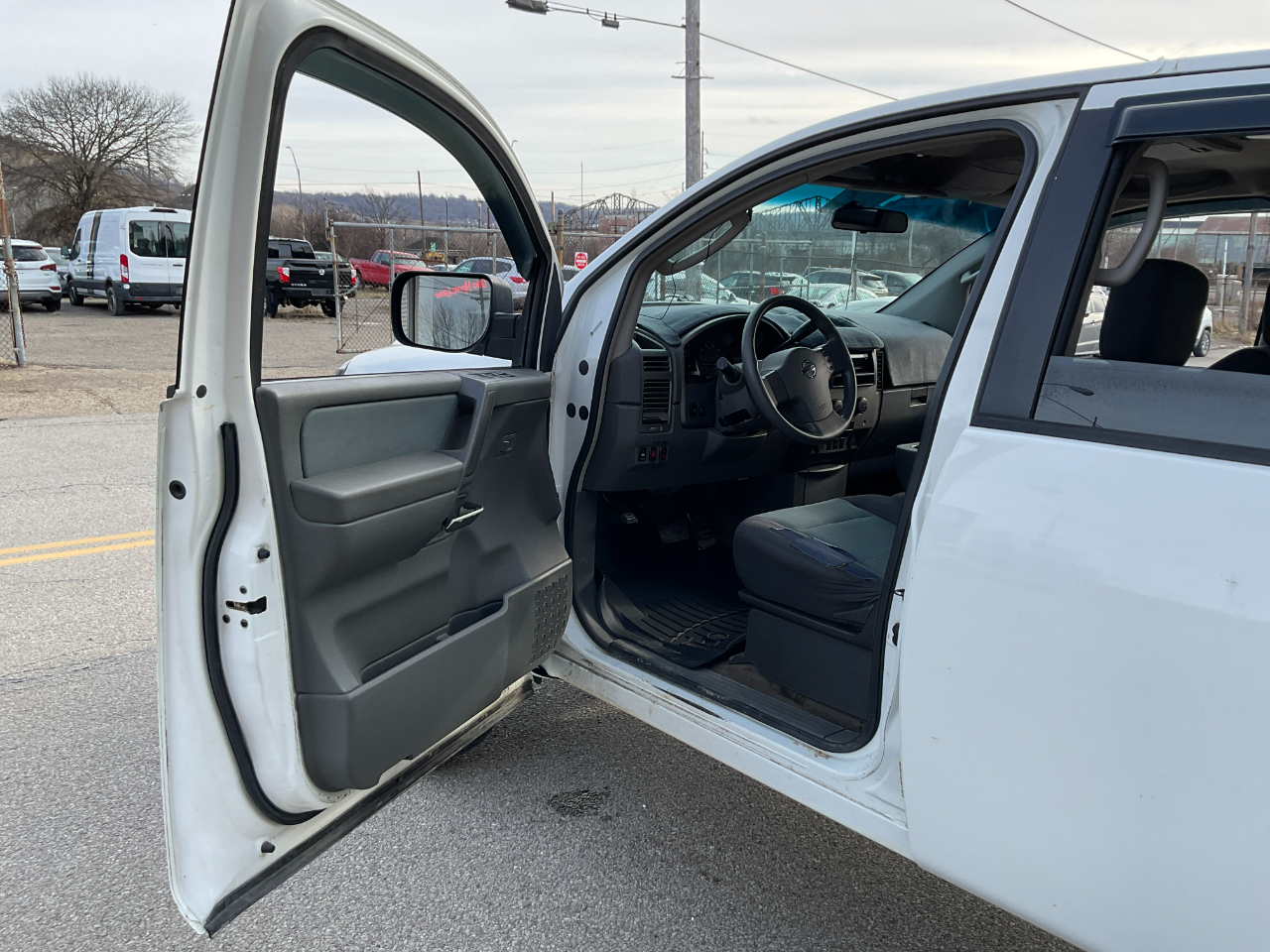 Nissan Titan XE Crew Cab 4WD 2005